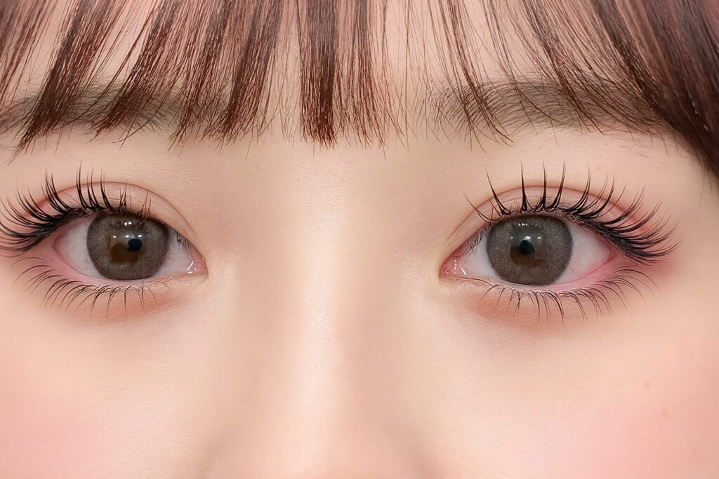 目が大きく見える